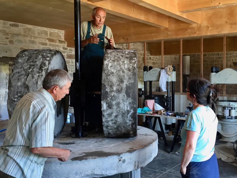 Travaux Daniel, Jean-Pierre et Anne au Moulin de La Vie Contée